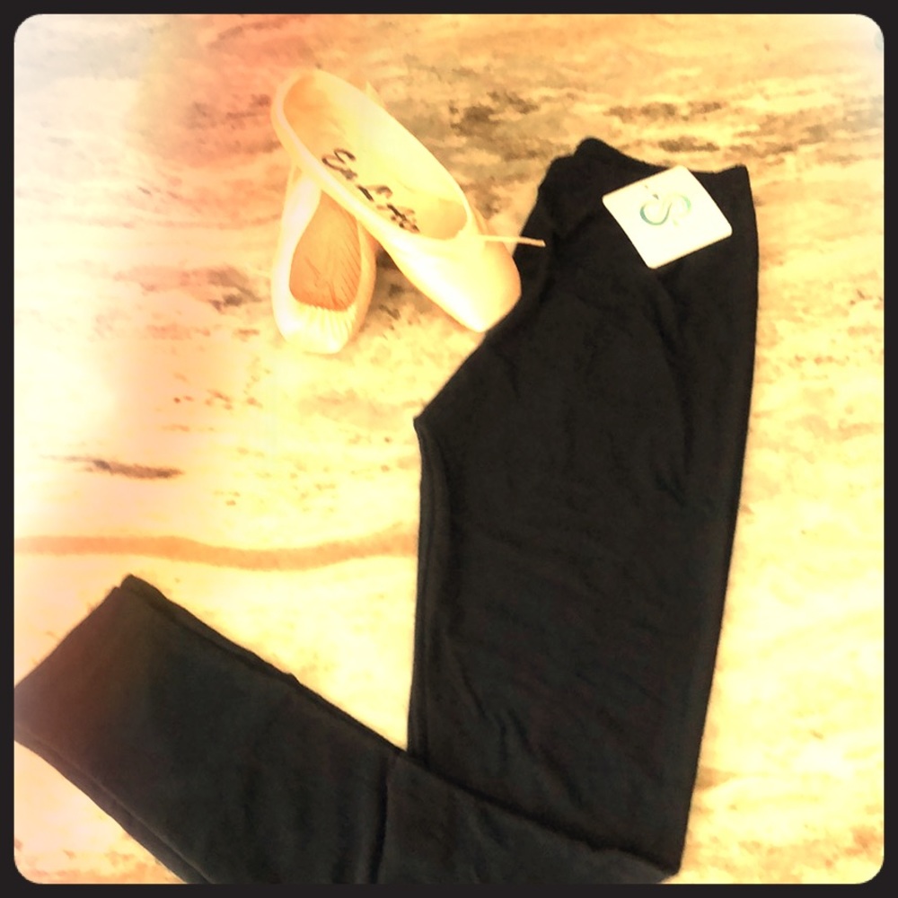 AVAILABLE Knit Super Soft Leggings